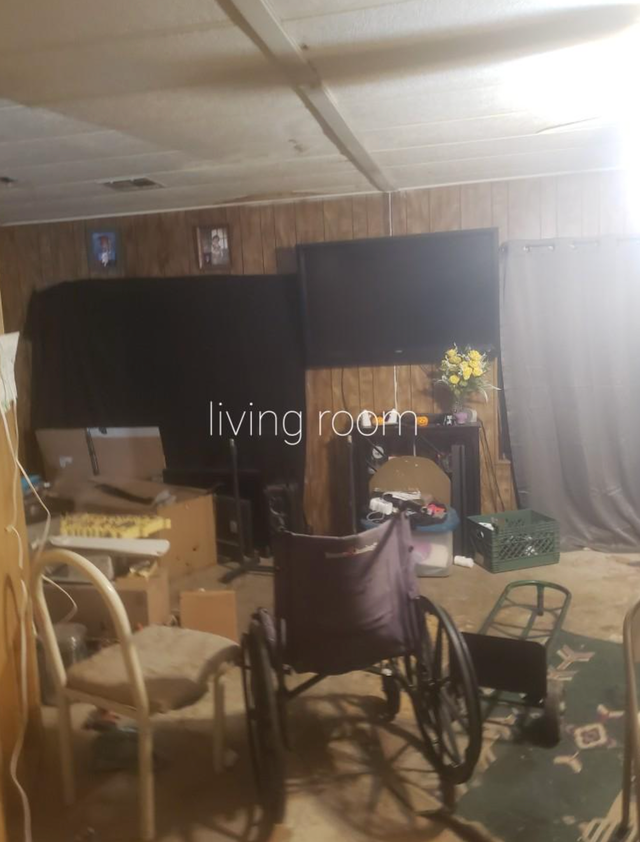 Living room before renovation